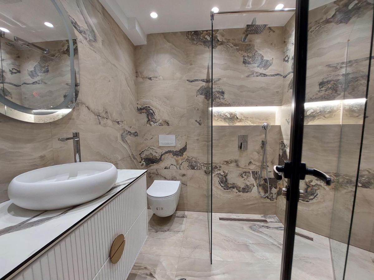 Luxury Apartments Blloku Тирана Екстериор снимка